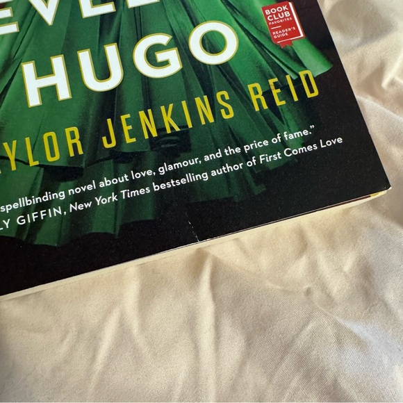 The Seven Husbands of Evelyn Hugo by Taylor Jenkins Reid - Picture 3 of 5